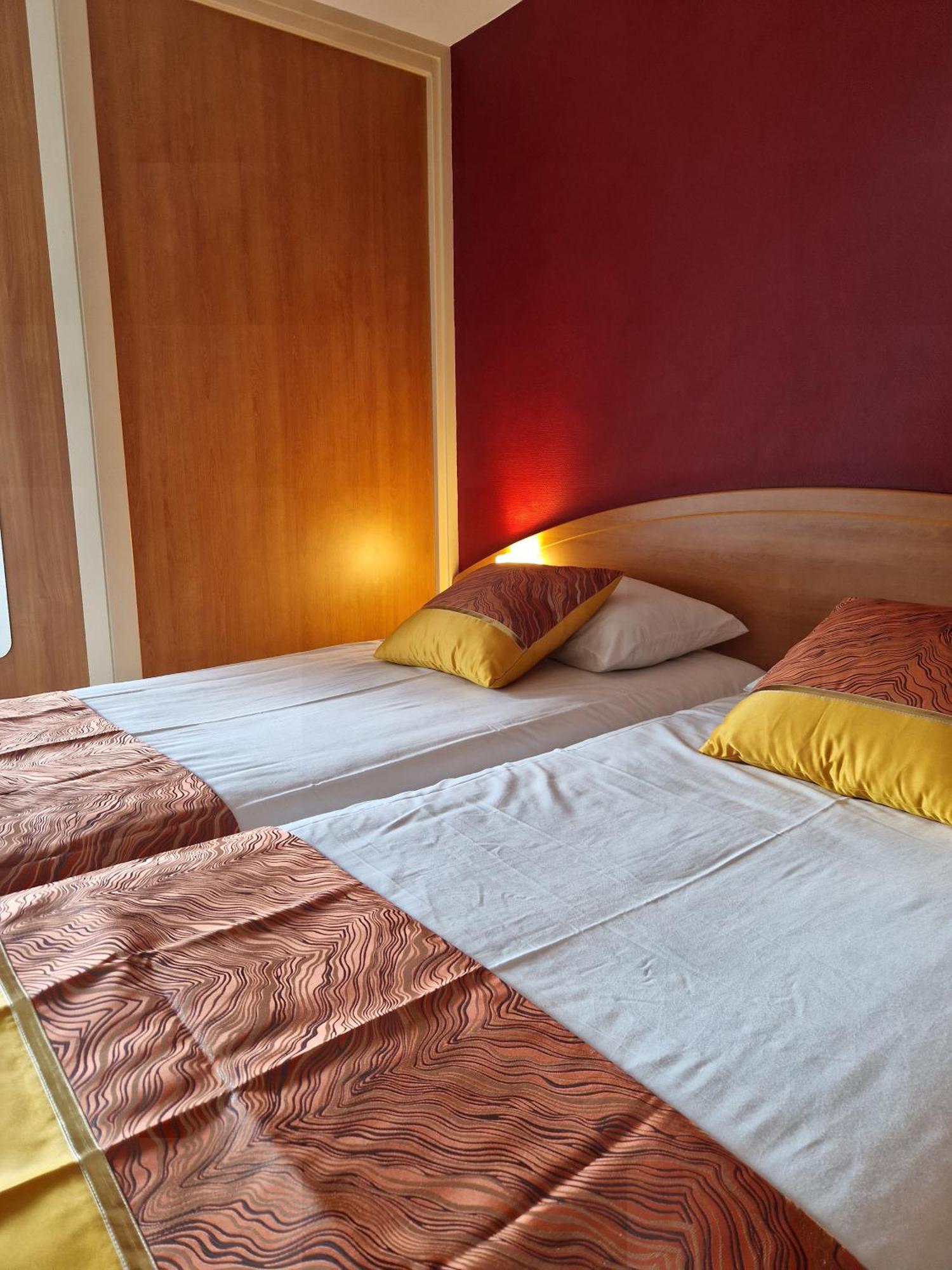 Prest'Hotel Epinal Chavelot Exterior photo